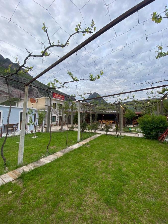 Kulla E Vjeter Hotel Koman Exterior photo