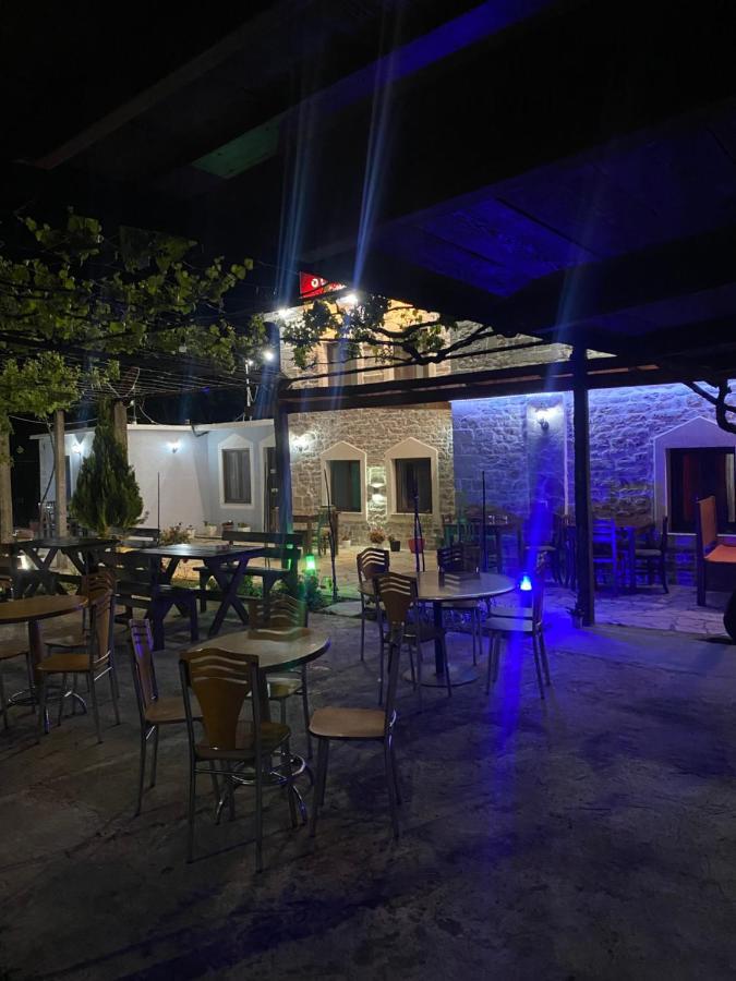 Kulla E Vjeter Hotel Koman Exterior photo