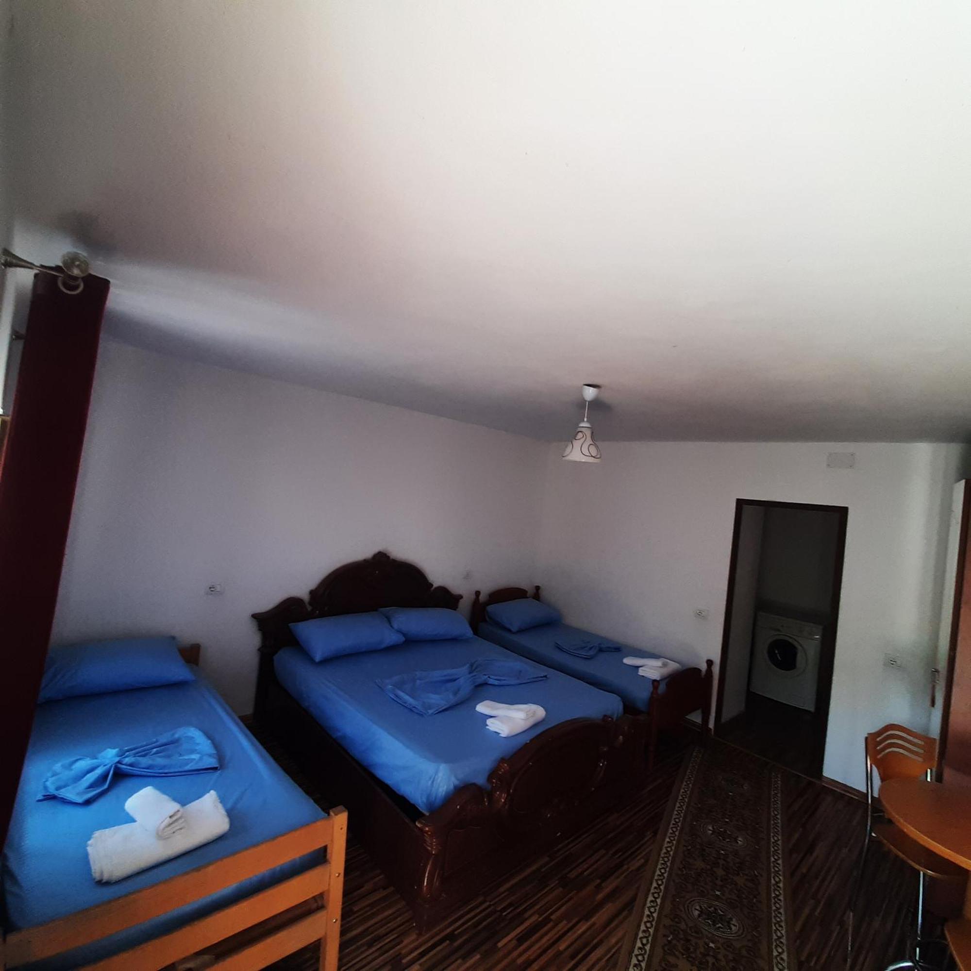 Kulla E Vjeter Hotel Koman Room photo
